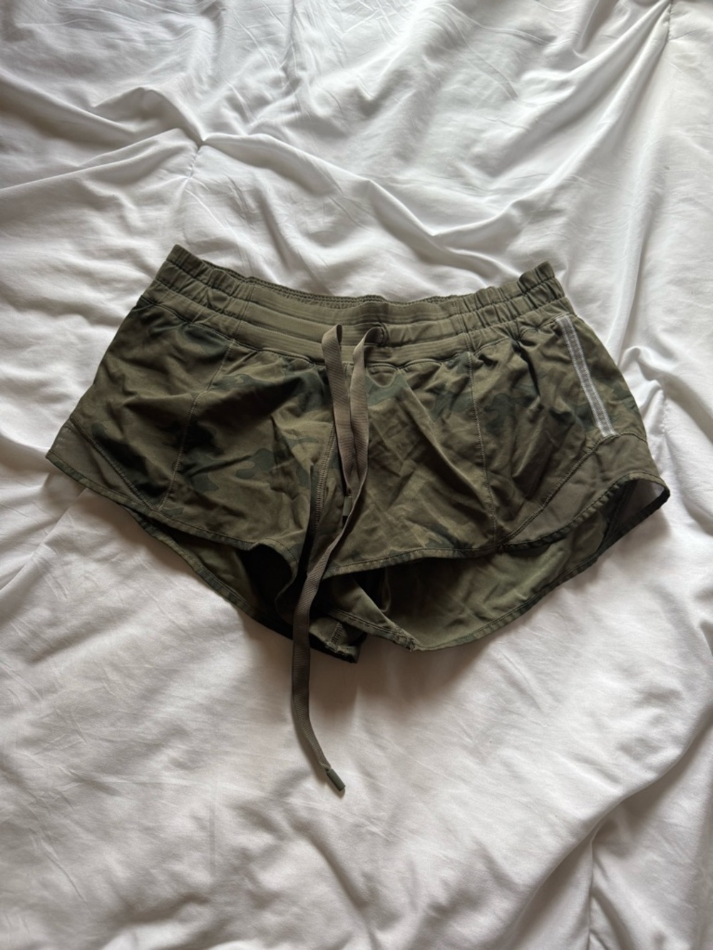 Lululemon Hotty Hot Short 2.5 Green Camo